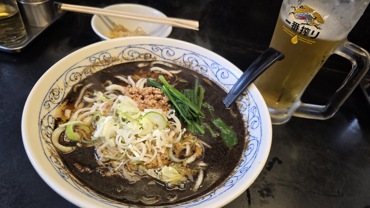 ryotrav0509's tweet photo. 馬賊の浅草店に初めて来た
日暮里とは微妙にメニューが違うんですね
黒ごま坦々麺、ガチ中華の香りがして美味しかった😋餃子は日暮里と同じくモチモチぱんぱんで最高 https://t.co/XESnQKs2o2