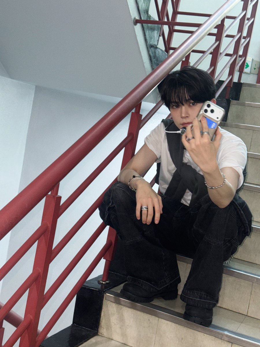빙닝 tweet media