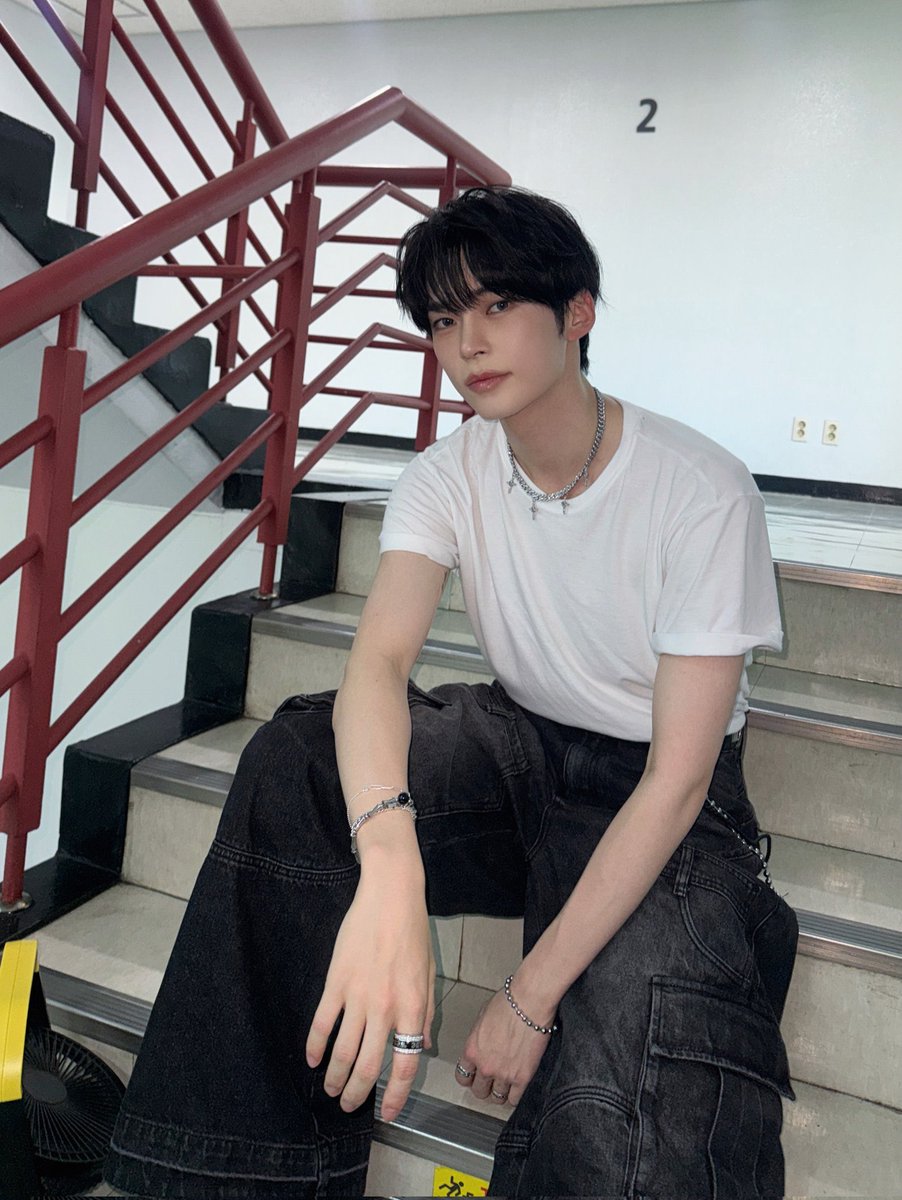 빙닝 tweet media