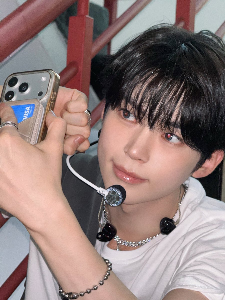 빙닝 tweet media