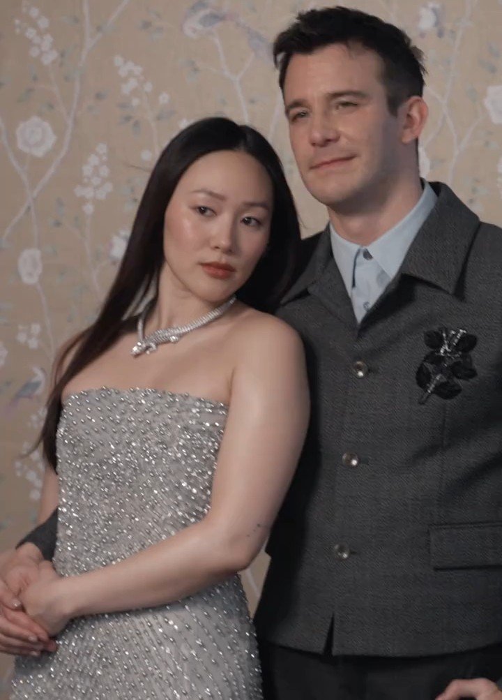 erikista's tweet photo. Hand placement 😭😭😭 https://t.co/fjAKcVxCkj