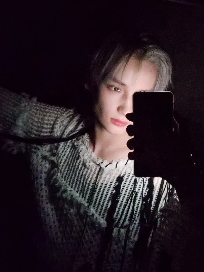 ݁ tweet media