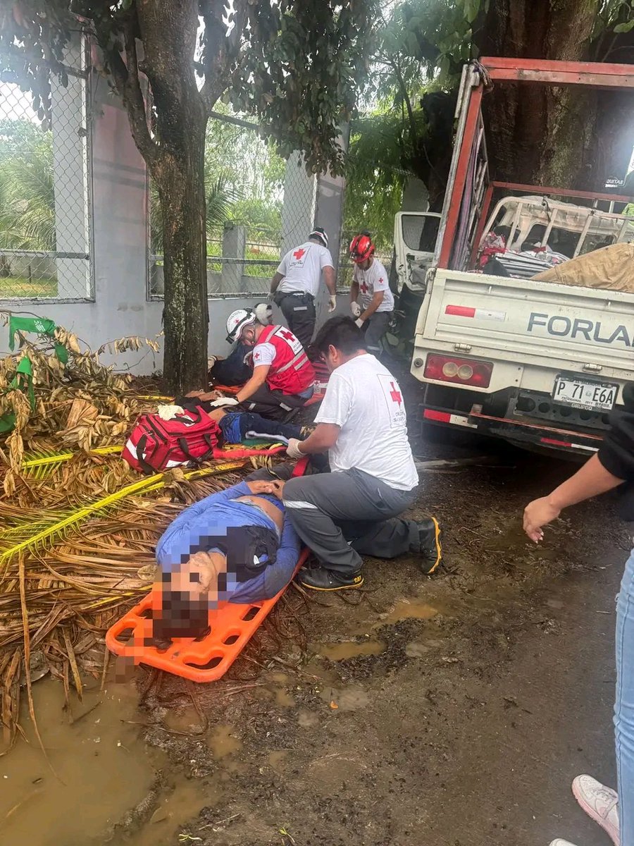 SVInformacion_'s tweet photo. #TráficoSV | @CruzRojaSal reporta cinco personas lesionadas tras un aparatoso accidente de tránsito registrado sobre la carretera internacional que conecta Santa Ana con Metapán, en las cercanías de San Francisco Guajoyo. https://t.co/orVCH9xJ2h