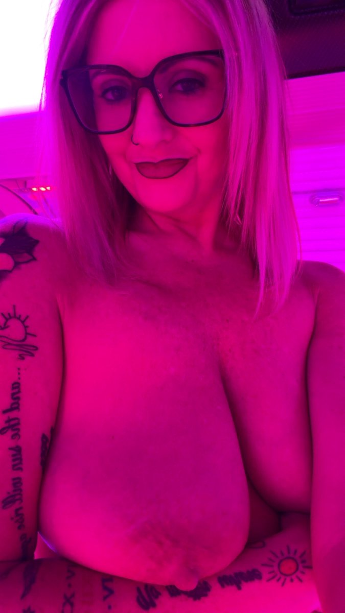 Stacey the undressing MILF tweet media