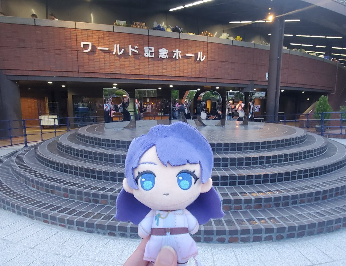 maymay25252's tweet photo. 蓮のライブからの某日本酒イベントの最終日ということで打ち上げもかねて行ってきました🍶ロックで飲む日本酒も最高にうまかった👍 https://t.co/g7oJ2UCtNh