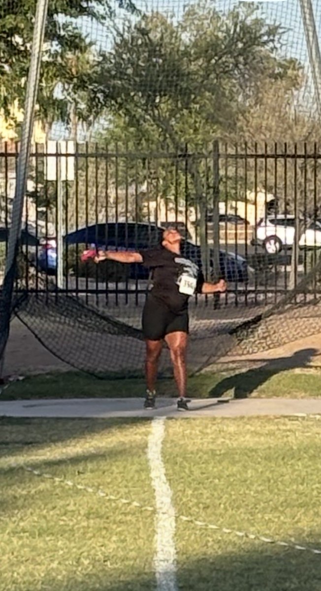 husky_throws's tweet photo. So very proud of our assistant “throws” coach Devin Rallis for coming out of retirement and throwing discus at the USATF masters division yesterday!  Devin was a former standout discus/hammer athlete at the University of Minnesota! She is a wonderful addition to Hamilton https://t.co/JiUIU4BL5A