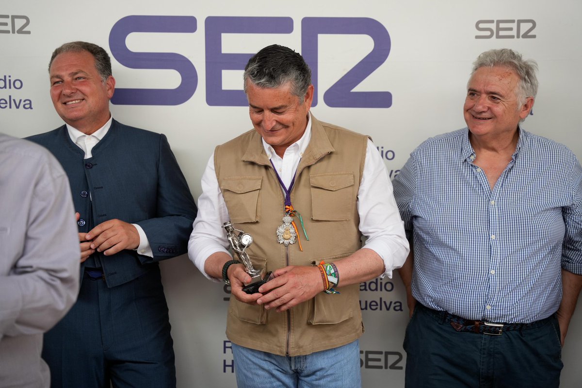 antoniosanz's tweet photo. 🏆Gracias a la @La_SER y a @Cajasol por este reconocimiento al nuevo Hospital de Campaña integrado en el CECOPI del #PlanRomero2026.

Un premio que pertenece a todos los profesionales que trabajan para garantizar un Rocío más seguro, con más coordinación, más prevención y mejor atención sanitaria.

Enhorabuena a todos los premiados.