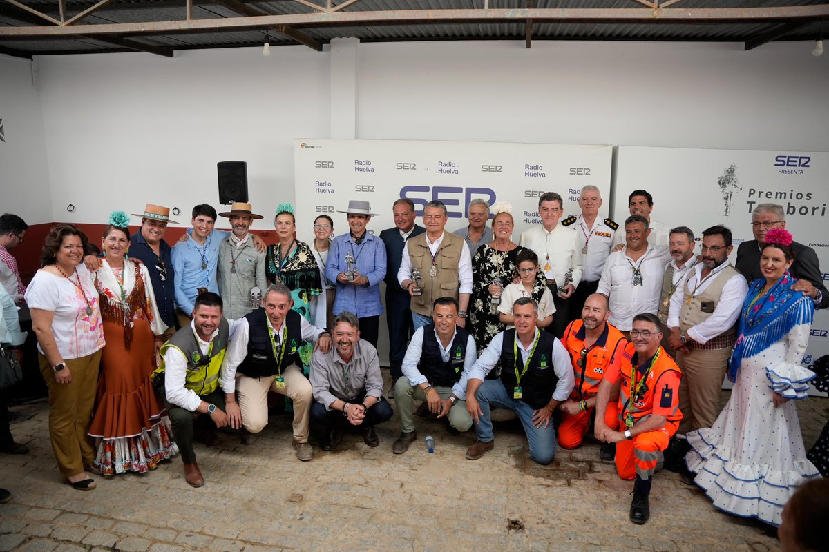 antoniosanz's tweet photo. 🏆Gracias a la @La_SER y a @Cajasol por este reconocimiento al nuevo Hospital de Campaña integrado en el CECOPI del #PlanRomero2026.

Un premio que pertenece a todos los profesionales que trabajan para garantizar un Rocío más seguro, con más coordinación, más prevención y mejor atención sanitaria.

Enhorabuena a todos los premiados.