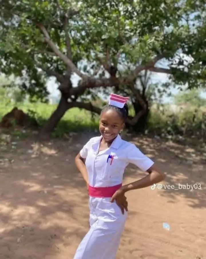 razorblade300's tweet photo. PAINFUL🕊️💔

In Imo state. This man asked a little nursing student out and she refused. Her name is Wendy. As a young girl who is focused, she turned him down stating it clear that she's in school for studies, not to be opening her legs to every men from all and sundry just as other girls are doing.

At night, the man who is a vulcanizer went with his friends to visit the girl. They Piped the girl forcefully and during the struggle, the girl recognized one of them and even gave him a mark on the neck. The two of them decided to kpai her, locked her door back quietly and left. Now they have been apprehended by the authorities.

Africa is an evil continent and some of us black men are evil to the core😥💔
