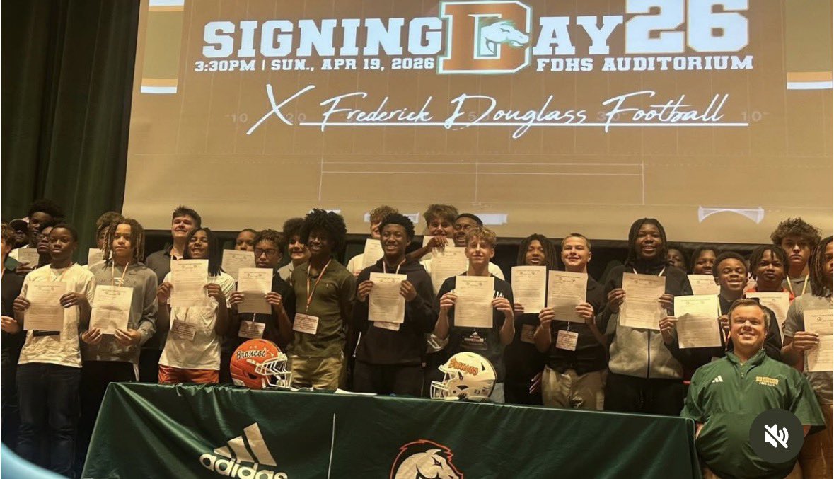 KyanWilliams81's tweet photo. I will be playing football at Fredrick Douglass High School for my upcoming freshman year . can’t wait for the next 4 years (late post) @FDouglassFB @KYFUTURESTARS @AlPopsFootball @PrepRedzoneKY @kybigthings @NCEC_Recruiting @KYHighFootball https://t.co/JtQxxPgIXB