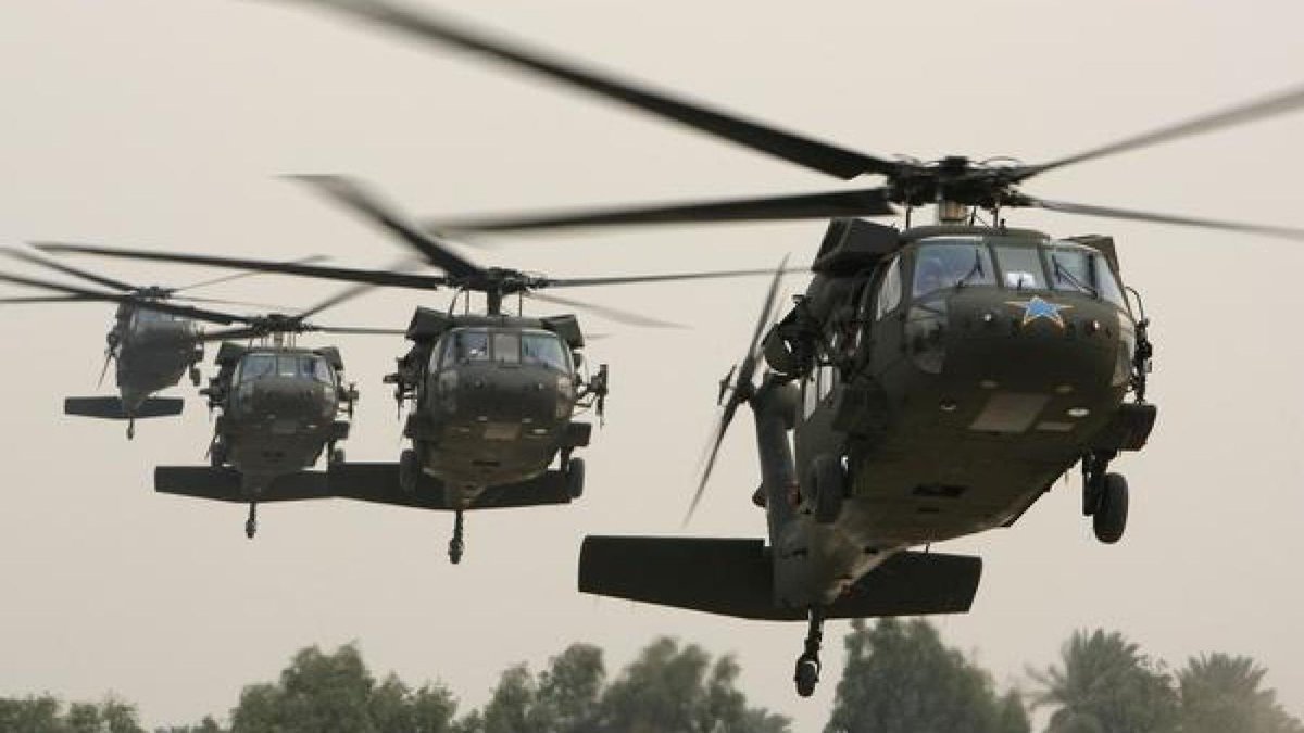 James_Elliott3's tweet photo. #FlyoverAlert
UH-60 Blackhawks assigned to the @KansasGuard out of Topeka, KS will perform the #Royals flyover tomorrow afternoon in honor of Memorial Day.
#NeverForget https://t.co/2zYDOTw10J