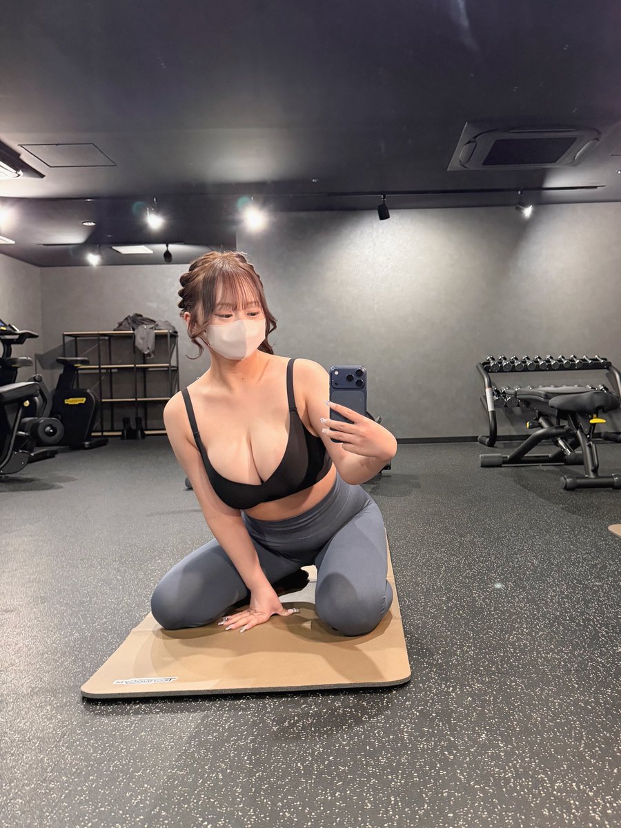 ももうら tweet media