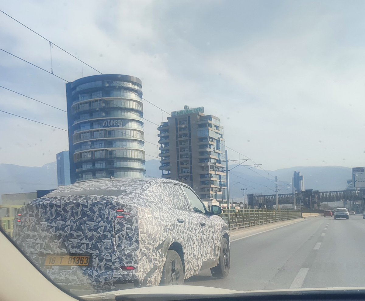 Antimadde_'s tweet photo. @eozpeynirci Peki bu Bursa'da ortalıkta gezen TOFAŞ arabası nedir? https://t.co/xMCzRM3HPr