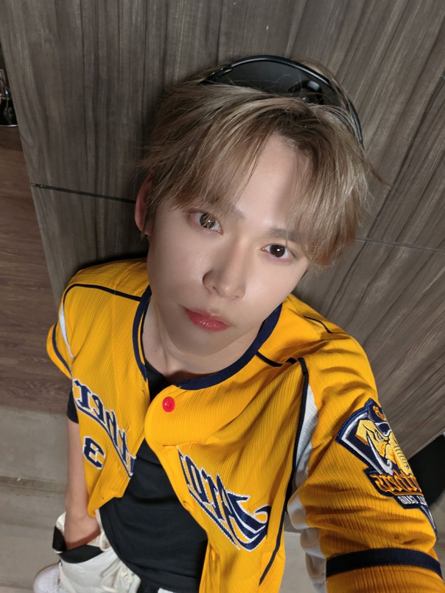 kawaises's tweet photo. 개예뽀니셀카ㅋㅋ💕 https://t.co/fqtdxg7bp4