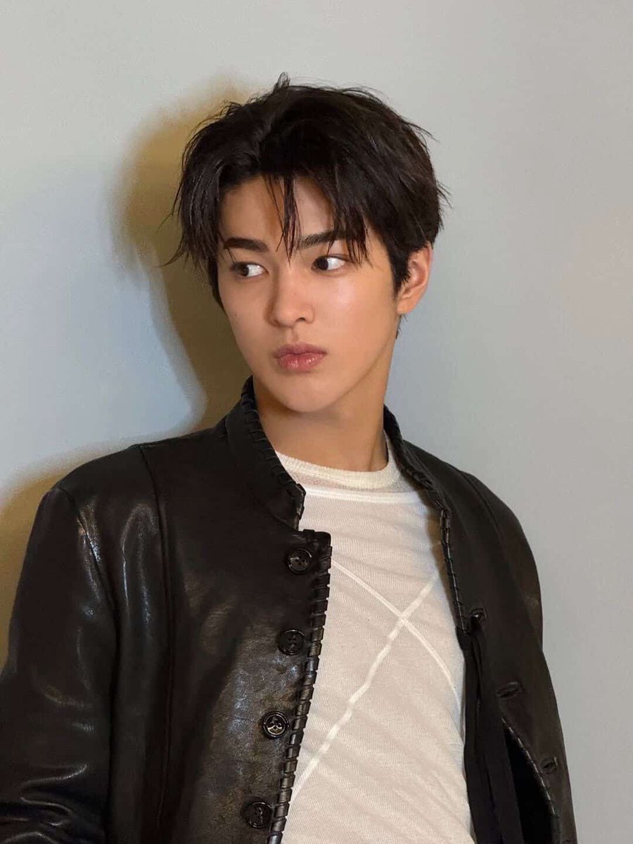 2keonhos's tweet photo. in black 🖤

#KEONHO #COER_SELCA_DAY #COSD #COERSD https://t.co/zNuHg45xlr