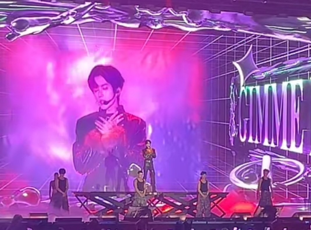 bobochan7's tweet photo. มันดี๊มักกกกก

#desire4_theeternalbeginninginbkk
#desire4TEBinBKKday2 https://t.co/8zMPNGEl5o