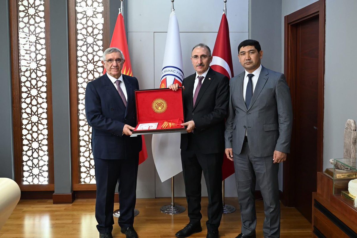 firatresmihesap's tweet photo. Üniversitemiz ile Kırgız-Türk Manas Üniversitesi arasında akademik iş birliğini geliştirmek için iş birliği protokolü imzalandı.

Protokol, Rektörümüz Prof. Dr. Fahrettin Göktaş ile Kırgız-Türk Manas Üniversitesi Rektörü Sn. Prof. Dr. Alpaslan Ceylan arasında imza altına alındı. https://t.co/YXNnv1plC4