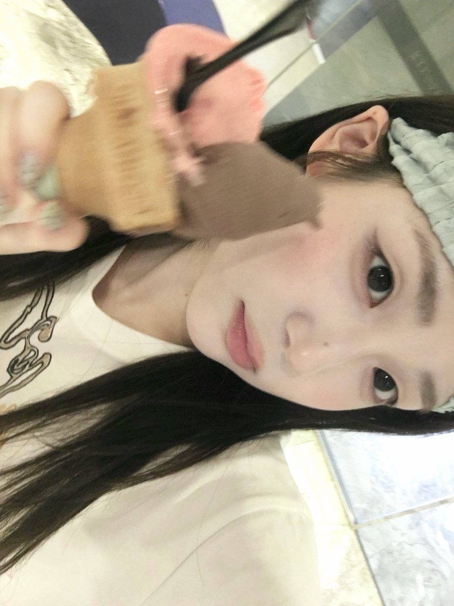 mandu0806's tweet photo. 진심 내 여자 셀카 올릴 때마다 
메컵 정보랑 카메라 정보 물어보는 여자들 줄세우는 녀자라는 점에서 너뮤 기특하고 사랑스러움!!!! https://t.co/hNQ1RgMCT4