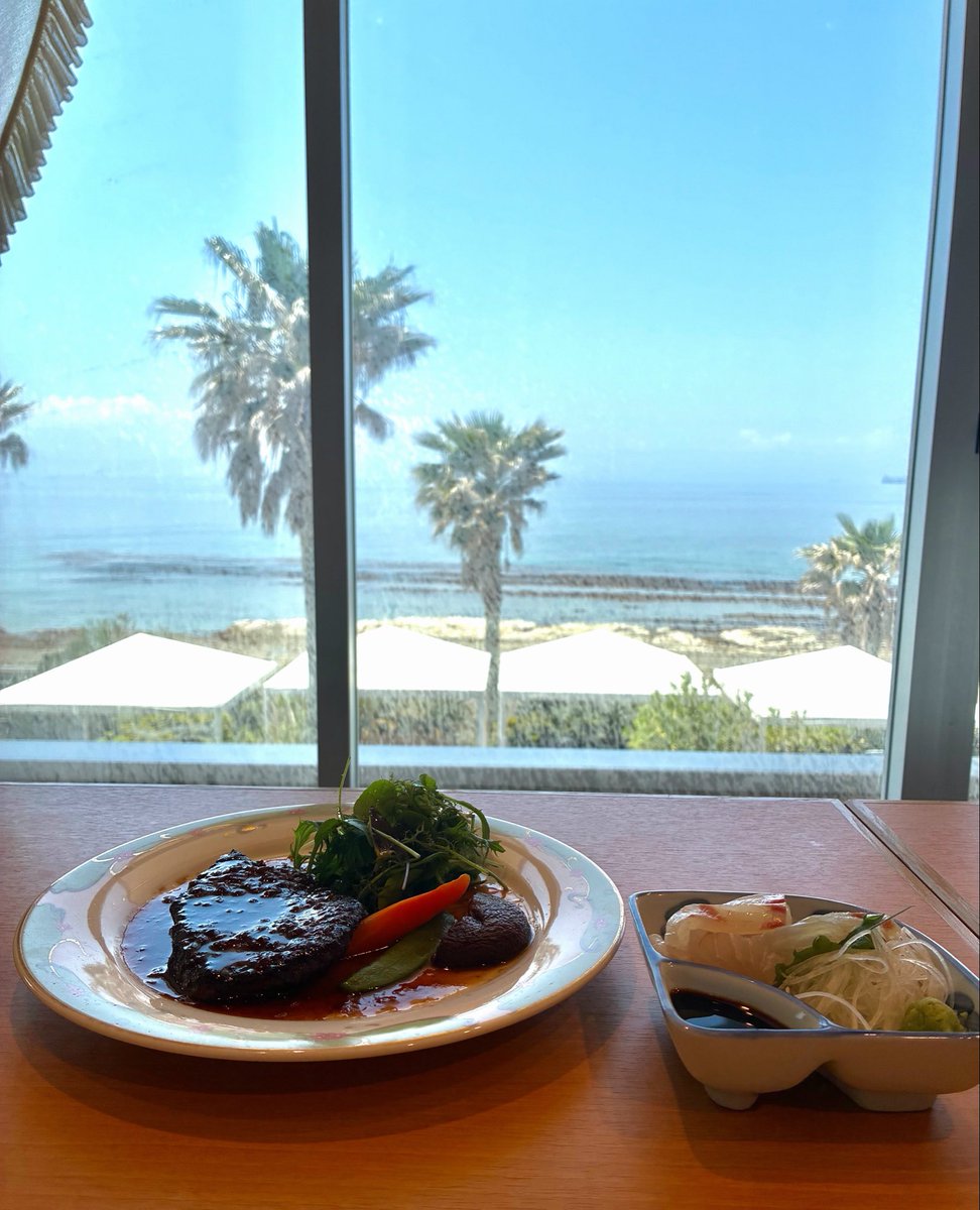 jumon's tweet photo. 海と飯。 https://t.co/0JsJqN7MJM