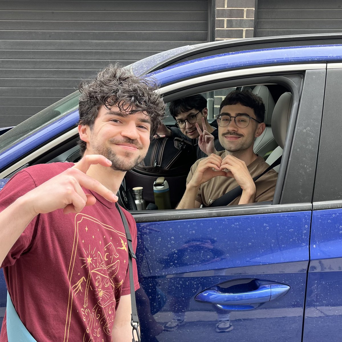 fourhundredpapi's tweet photo. i love my friends so much😭💔💔 https://t.co/stQpeF2WAI
