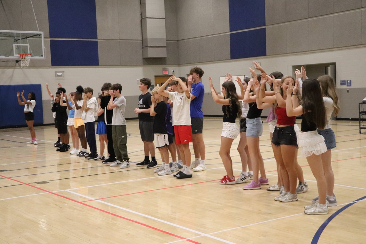 dmsbluejays's tweet photo. Jay Jamboree was rounded out with a few popular assembly games, ending with a staff knockout competition! #DMSLeads #DestinationDiscovery https://t.co/rbPjxuK07q