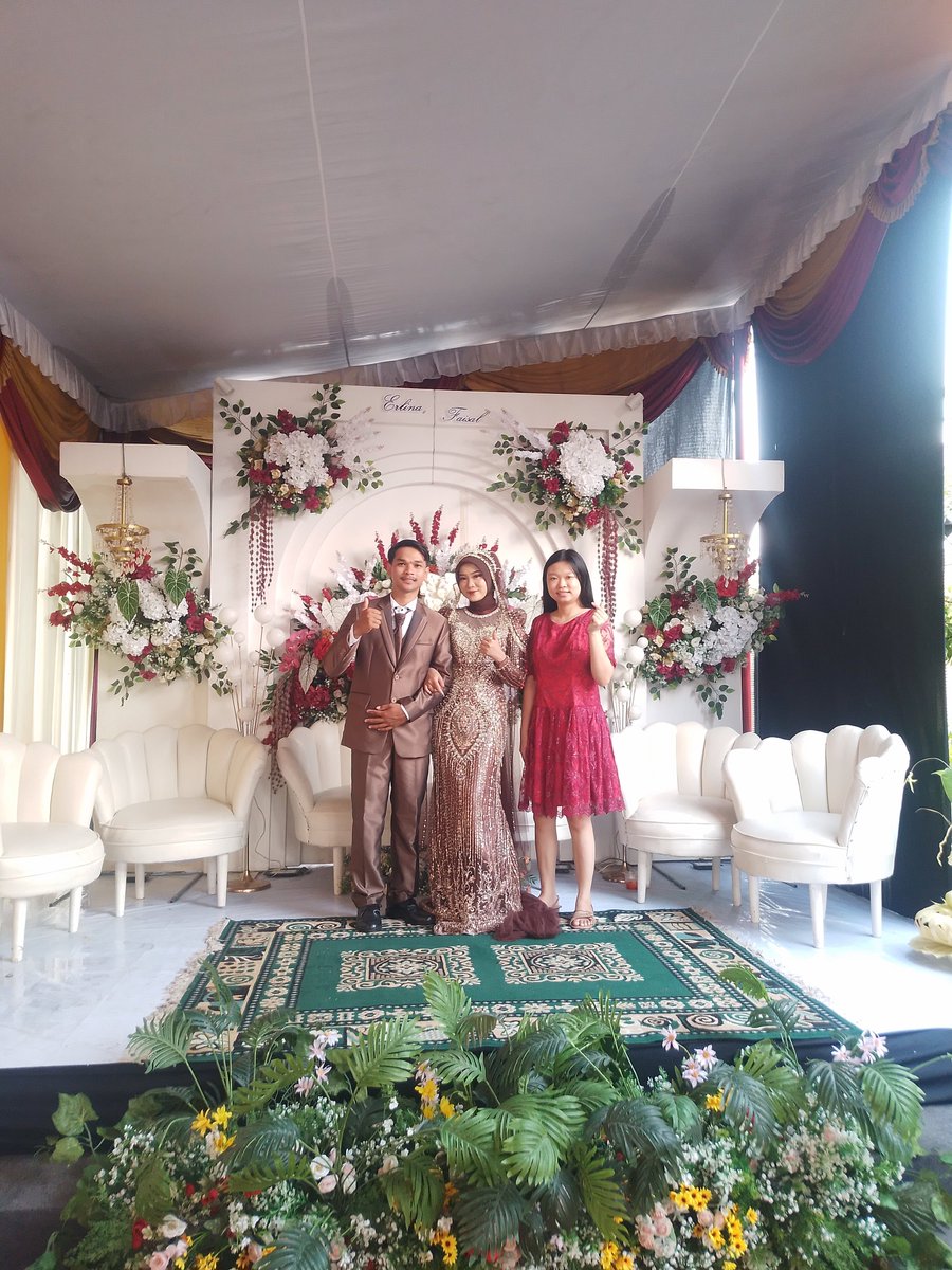 MariaLourdesia's tweet photo. Happy Wedding Erliana &amp; Faizal 💐 https://t.co/IgOA1Dfs4e