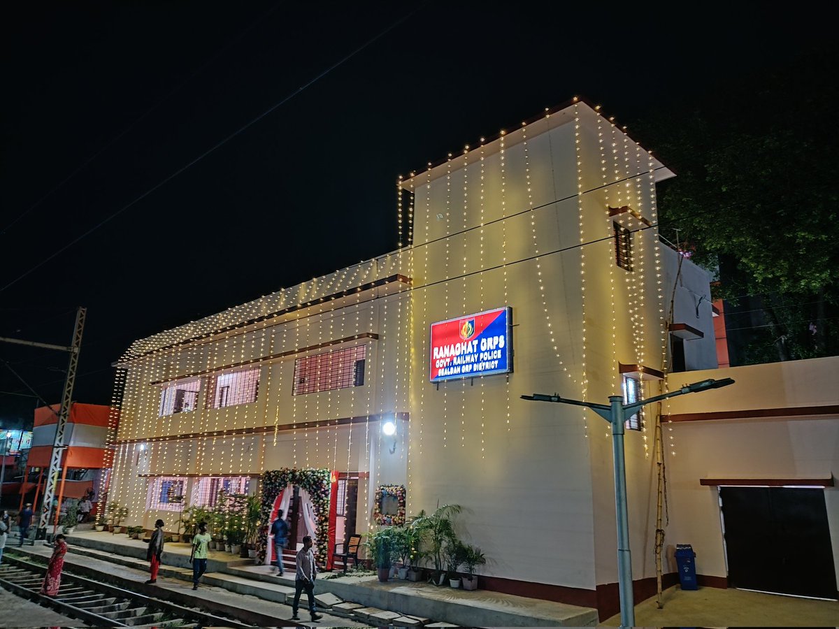 railvickzy's tweet photo. A new chapter begins for Ranaghat as the brandnew GRP Building is set to be inaugurated on 25th May. The modern infrastructure truly looks शानदार hoping more ongoing development projects across Ranaghat reach completion soon 
#Ranaghat #Infrastructure @drmsdah @EasternRailway https://t.co/TsAXRruokT