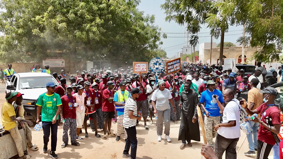 mjs_sn's tweet photo. s’est rendue à Nguerigne avec sa délégation pour marcher et prier aux côtés des jeunes catholiques de la Zone B, composée des doyennés de Popenguine, Ngazobil, Thiadiaye, Fatick ainsi que des diocèses de Kolda et Tambacounda.

Ce fut un grand moment de partage, https://t.co/7mTXN4auQ7