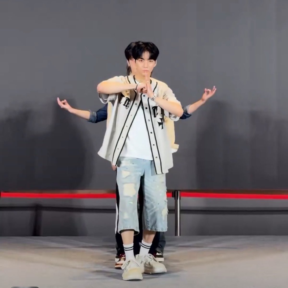 디두 tweet media