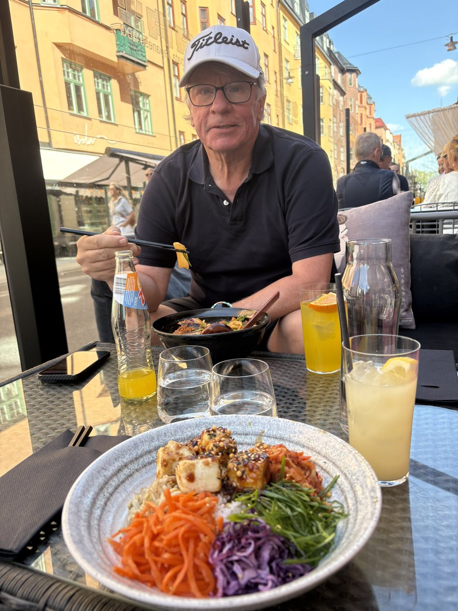 AndersBerlin's tweet photo. Back in Stockholm having a Japanese dish spicy chicken ramen and to drink a zingo (orange flavour). Any comments? https://t.co/pj8Y2ghWuY