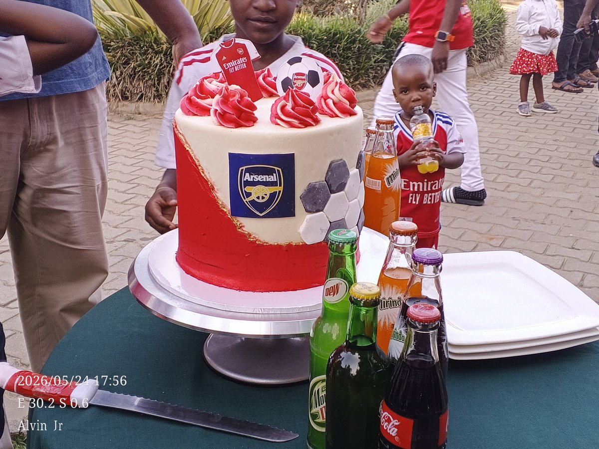 AlvinMJunior's tweet photo. @Arsenal this is what it means to win a trophy to our Ugandan young gooners. https://t.co/AhdDu7or2N