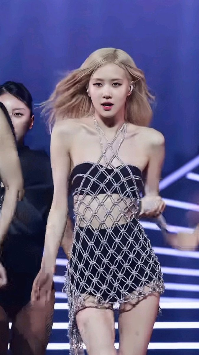 rnoom_1000's tweet photo. #rose #blackpink #fanaccount #cmw https://t.co/TCxcIzUfkr
