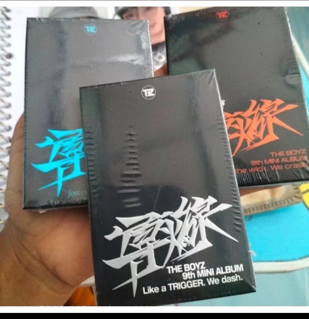 Aicobae05's tweet photo. Hi moots, barangkali ada yang TheB, aku ada beberapa pc jacob, sama 3 album pf sealed, freeclaim, bayar packing aja 5k, yang minat boleh dm ya https://t.co/oStfjWvnLi