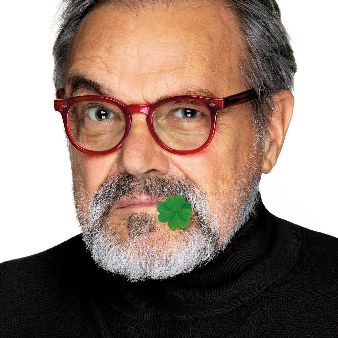 skyarte's tweet photo. Oggi celebriamo la nascita di Oliviero Toscani.
Un uomo che non ha mai fotografato per piacere, ma per far pensare, che ha trasformato la pubblicità in dibattito, le immagini in domande, le campagne in prese di posizione.
Con Benetton ha cambiato per... https://t.co/1RWqs3jSPc