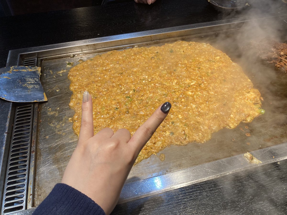 bubble_singnico's tweet photo. もんじゃ彩羽に行きましたー！！念願のもんじゃ彩羽だったからめちゃくちゃ嬉しかった……！！
1日早ければご本人がいたのが本当に悔しい😭😭
とても美味しいもんじゃでした‼️また絶対に行きたい！！
カードをなんも持っていなかったからRCポーズをしときましたw
プロの皆さん、IJL頑張って下さい！！ https://t.co/LDrv8MOrOg