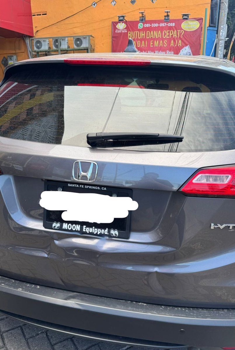 widiyculous's tweet photo. sama, ditabrak mba2 dr belakang. tidak ada pertempuran. malah temenan skg sm mba nya. kadang heran juga pada hobi banget ribut di jalan https://t.co/vLqUMwNyOM