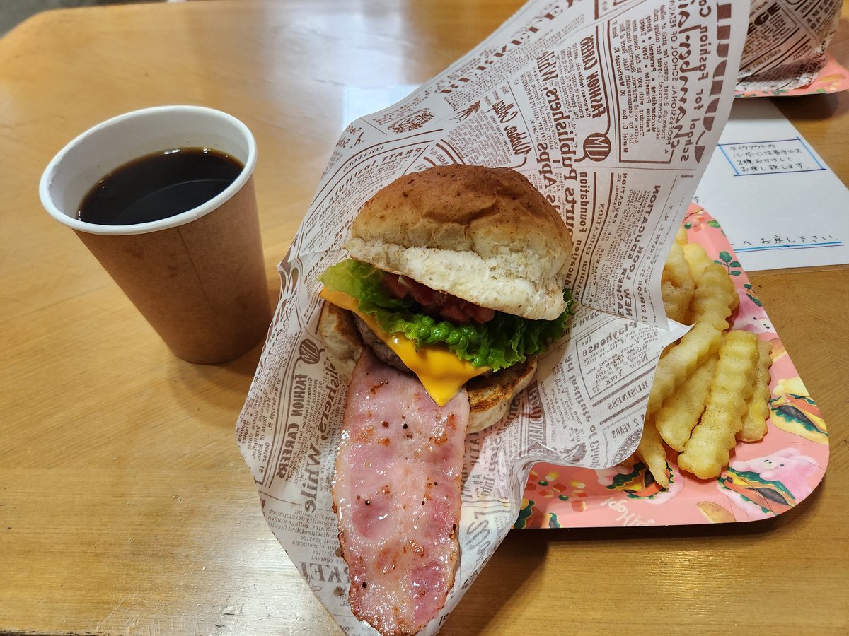 1chanbo's tweet photo. パイオニアランからのチーズバーガー🍔からのチーケー😋

#ライダーズカフェBOBBY https://t.co/gJaPrNWj1h