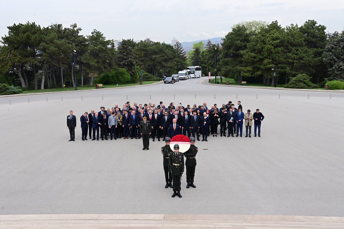 bagca_fikret's tweet photo. DHMİ’mizin 93. kuruluş yıl dönümü vesilesiyle, Genel Müdürümüz Sayın Enes Çakmak başkanlığında Anıtkabir’i ziyaret ederek Gazi Mustafa Kemal Atatürk’ün huzurunda saygı ve minnetle bulunduk. https://t.co/SuWNY4gwJ9