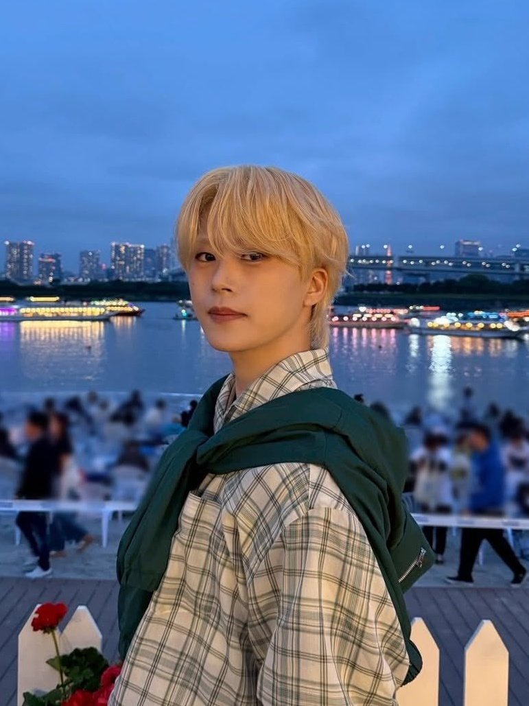별이 tweet media
