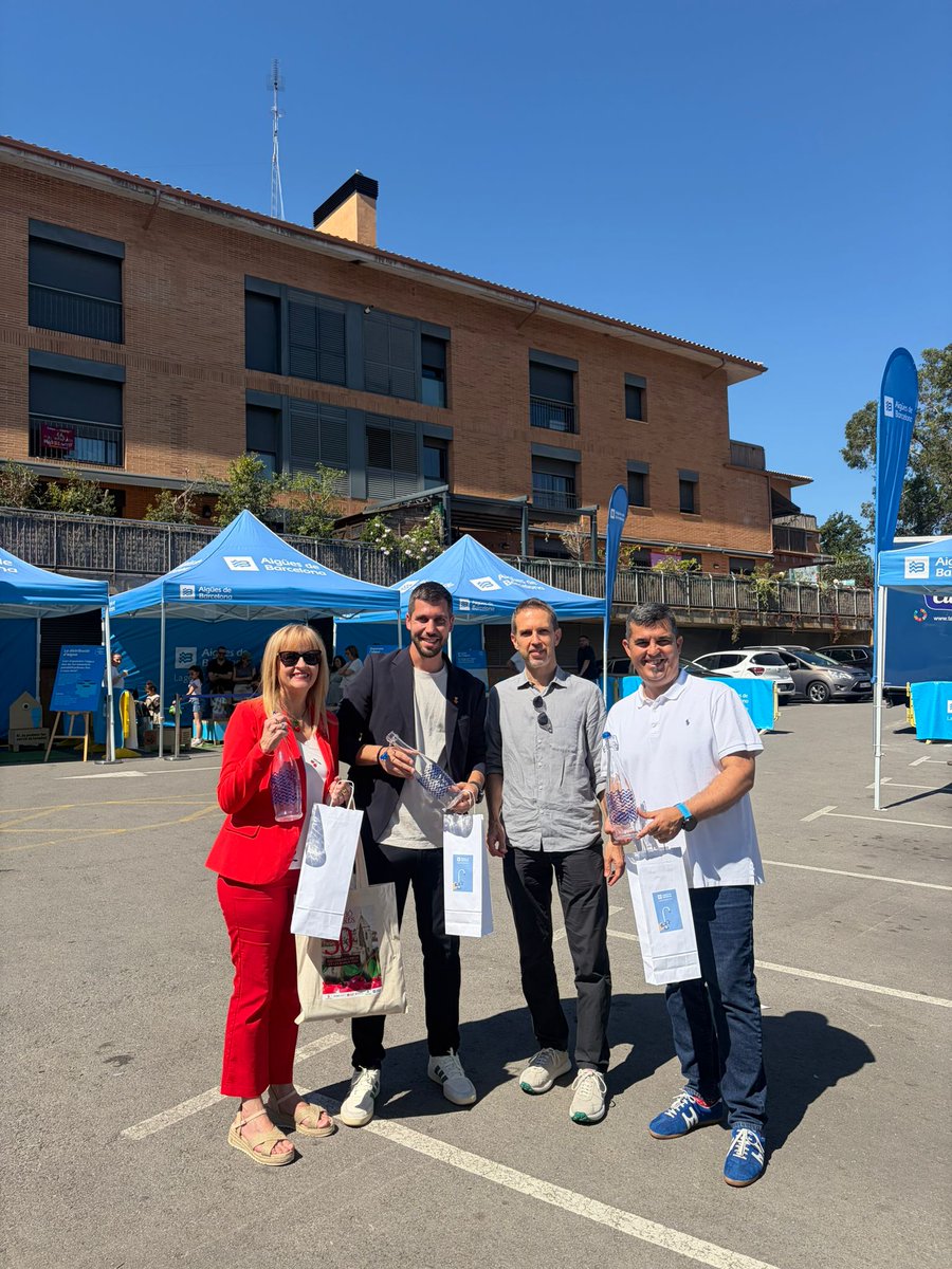 aiguesbcnclient's tweet photo. 🍒  Ja comença l'època de cireres, i per celebrar-ho, a @santcliment ja està en marxa la 50a Fira de la Cirera.  

Una xifra rodona i una ocasió per gaudir del nostre Espai Aigua al municipi. 

Passem una bona estona per aprendre a valorar la importància de l'aigua. https://t.co/JRY84SPC25