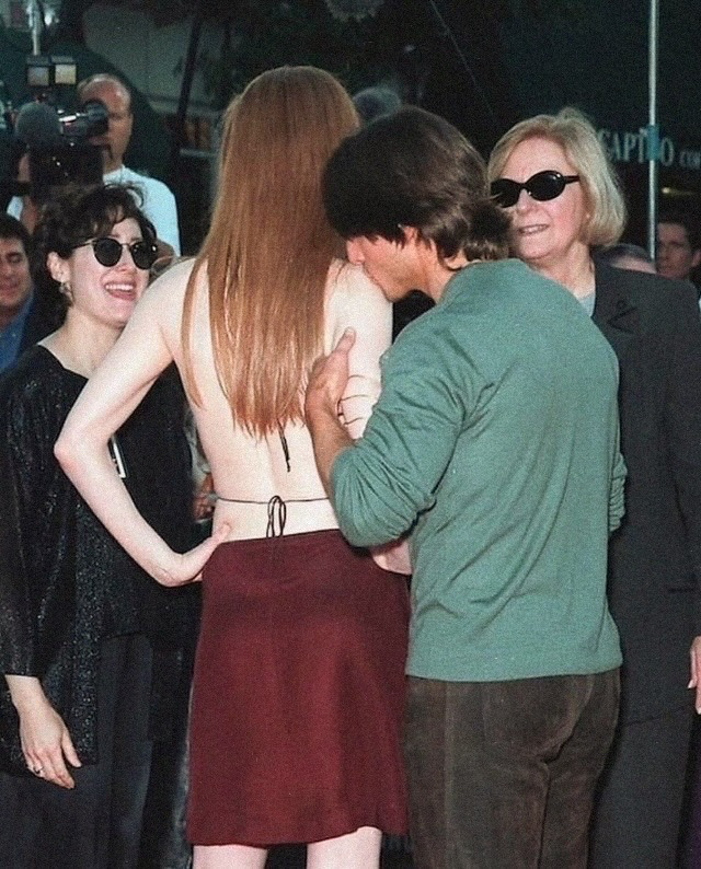 TheCinesthetic's tweet photo. Nicole Kidman & Tom Cruise at the Vanity Fair Oscar Party, 2000 / at the premiere of Eyes Wide Shut, 1999. https://t.co/zdhVFESzlF