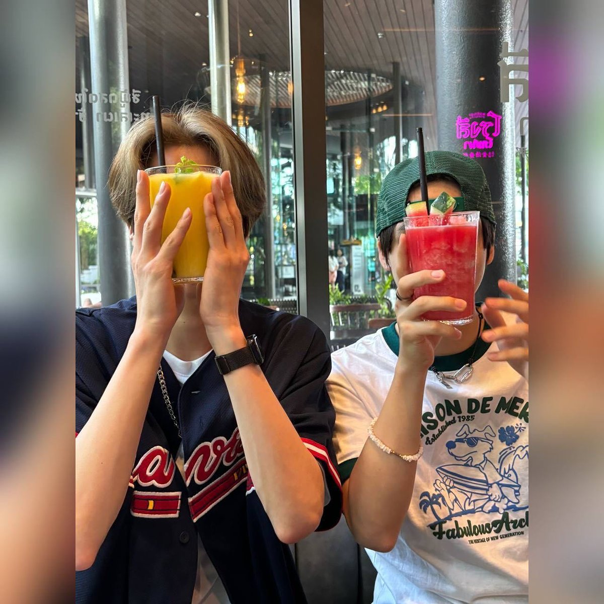 aquavinyls's tweet photo. 260524 graduation trip in yokohama hi bye
#HYUNJUN #현준 #SMTR25

op asked hyunjun to take a smoothie pic with songha again when they go to thailand next week for the fanmeeting, and he said "okay promise!" can't waittt 🥹
 https://t.co/ub9MT2OObn