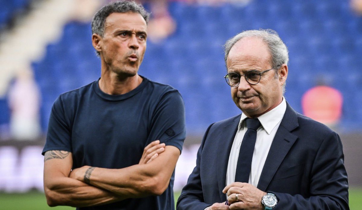 PSG_Report's tweet photo. 🚨🥈| Luis Enrique has reformed PSG’s transfer strategy since his arrival. The club no longer waste their time on players who are not fully committed to the idea of joining PSG and competing for the highest honours. 

The focus of PSG this summer is to create a stable environment for the team, similar to the last summer. The club aims to recruit 2-3 players to strengthen the squad. — In the event of departures the management will replace the outgoing players with new recruits. @lequipe