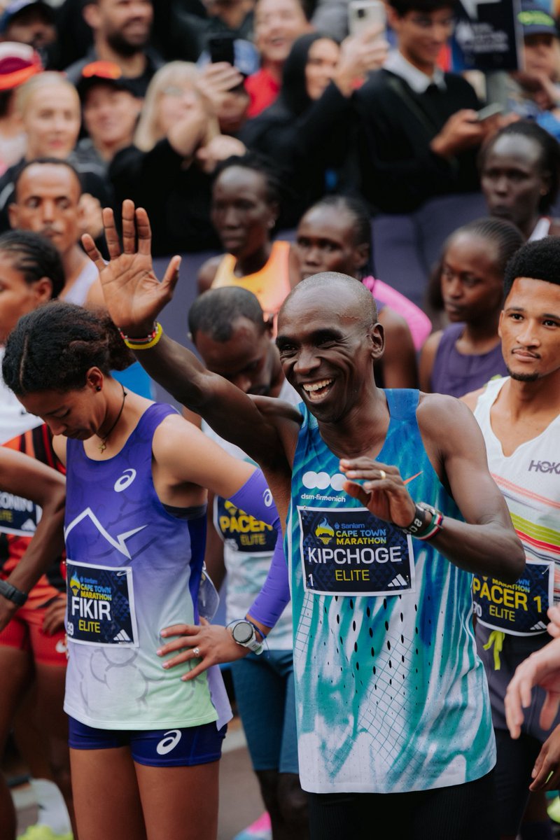kenyansportsguy's tweet photo. Eliud Kipchoge's times are still🔥🔥

He completed the Cape Town Marathon, his first ever marathon in Africa, in 2:13.29🤝🏿

He came in position 16 in the race won by Ethiopia's Mohamed Esa in 2:04.55

#EliudKipchoge https://t.co/dI4rwOXL1e