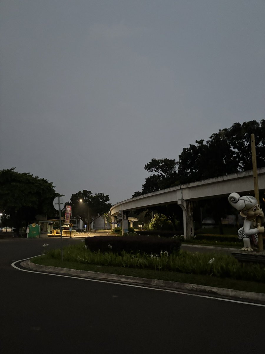 pandansusuu's tweet photo. tapi emg enak sih lari di taman mini https://t.co/hcPNpqMaiS
