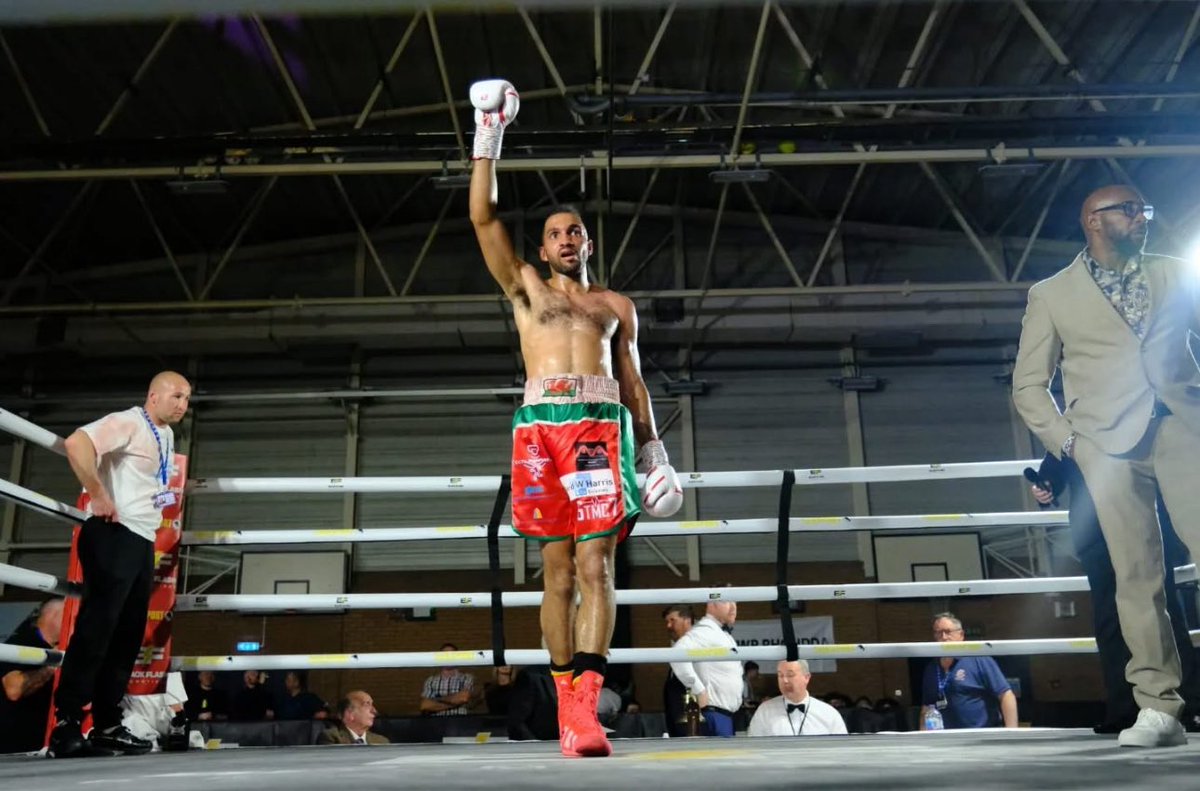 ThePunchersPod's tweet photo. ๐ผ๐๐ฟ ๐๐๐ ๐๐๐!!
Port Talbotโs Aaron Bird claimed his second professional title after Jack Wyn Robertsโ corner stopped the contest following seven rounds, as Bird secured the vacant Welsh light heavyweight title in Neath.
#WelshBoxing | ๐ธ @BlackFlashPromo https://t.co/5qndtRtsXV