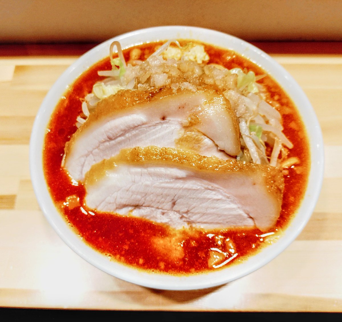 Type10Ak's tweet photo. ヤマロク古川店、旨辛ラーメン（麺300g）豚まし1,300円。 https://t.co/FV7vQtHZXw