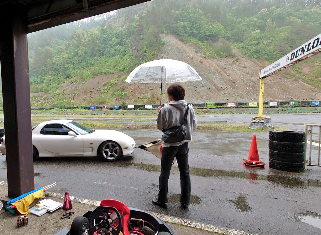 Ef8Katsu's tweet photo. #ドラプレ
#ドラプレサーキットミーティング
クルマの運転ってやっぱり楽しいですね！
大一さん楽しい時間をありがとうございました。
そしてお疲れ様でした。

次回はぜひ大一さんのFDの走りも見てみたいです！ https://t.co/Z0i6K46ZMY
