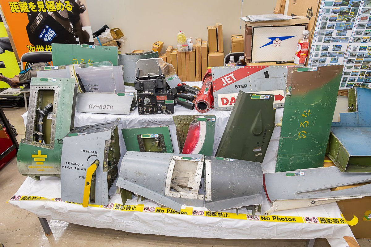 9milten's tweet photo. 九ミリ展　前回の出展ブース紹介
映航さん
某国軍航空機のパーツをお持ち込みいただきました☺インテリアにもってこいなパネルや部品がたくさん！個人的に狙っていたパーツがあったのですが、すぐ売れちゃって購入出来ませんでした。気に入った物は即買いが鉄則ですね！
＃九ミリ展 https://t.co/YldqiXi6oe