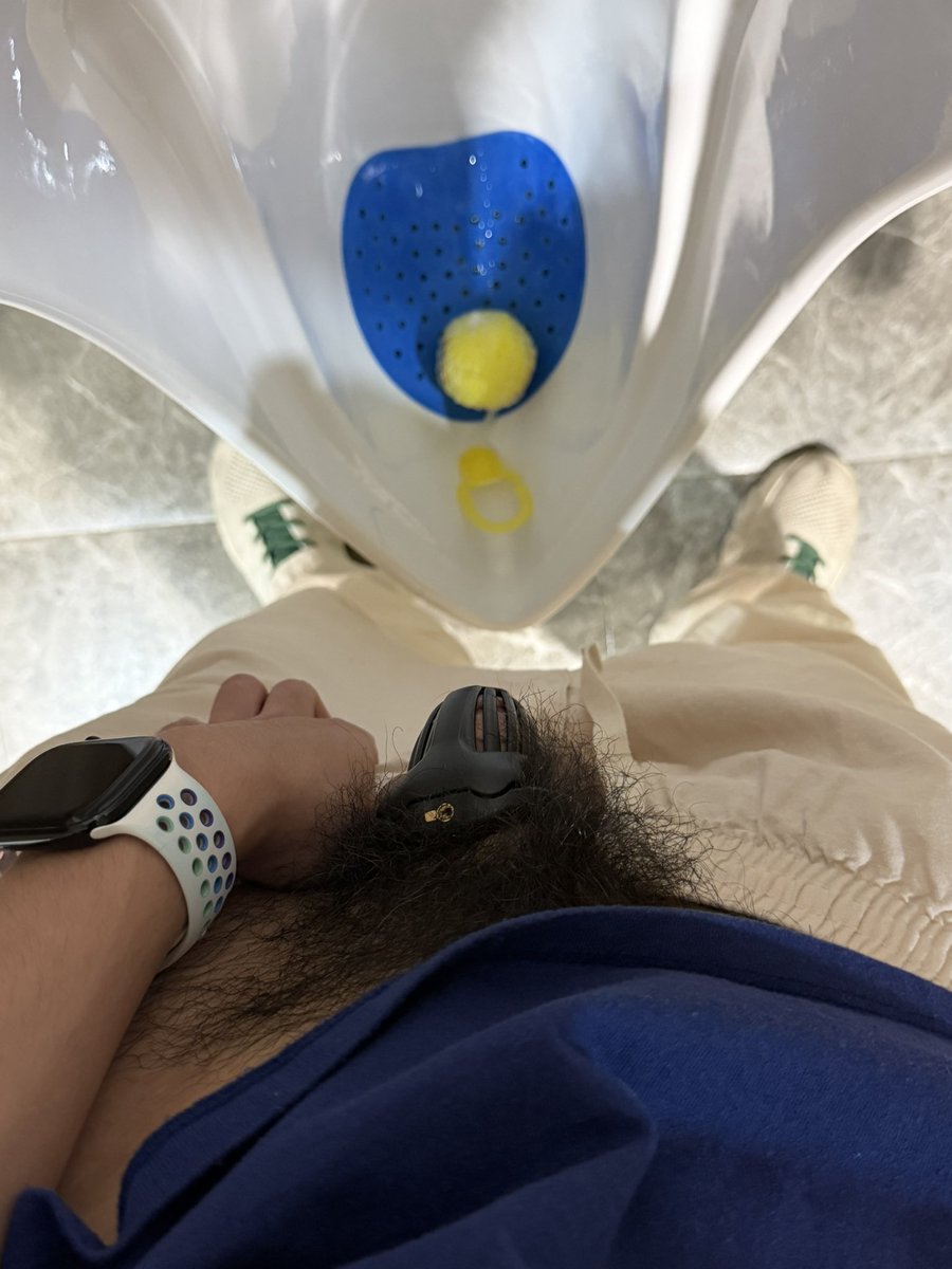 SouthWilderness's tweet photo. 第一次戴锁出门，硬得一直在顶锁，好羞耻🥵
#锁狗 #1m #锁屌 #贞操锁 https://t.co/Mq7OTdUOQq